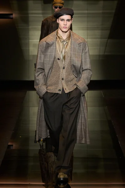 Look 25